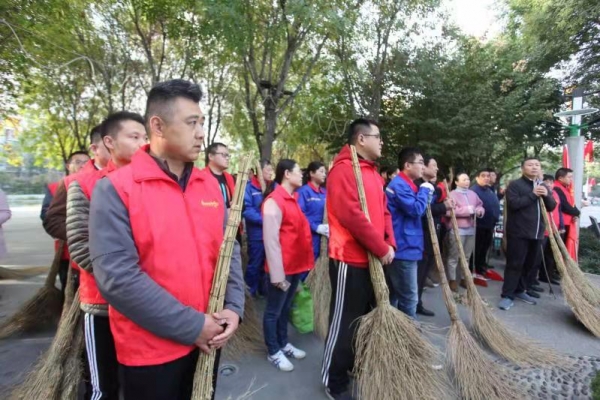 东平信息港志愿者参加“洁净河道 志愿同行”活动