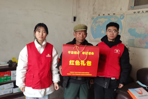 新春走访暖桑榆 志愿关爱显担当——东平信息港公益协会开展“红色礼包”特困老人关爱 ...